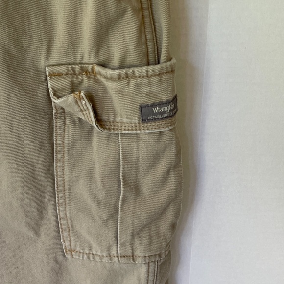 Wrangler Men's  Size 40x32 Flannel lined Tan Cargo Pants - Picture 5 of 7